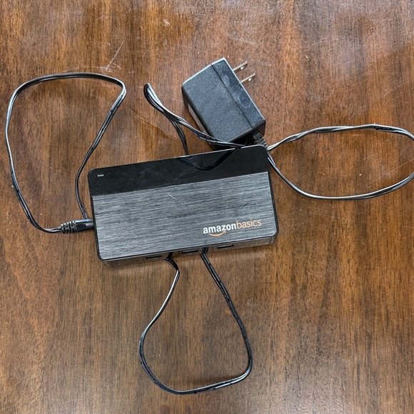 Amazon Basics Black Charger - Picture 1 of 6